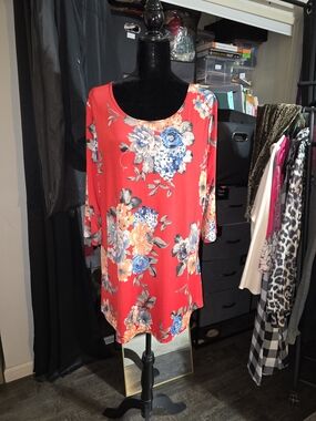Perfect Condition MOA USA Floral Scoop Neck Tunic Top - Red-orange Size XXL